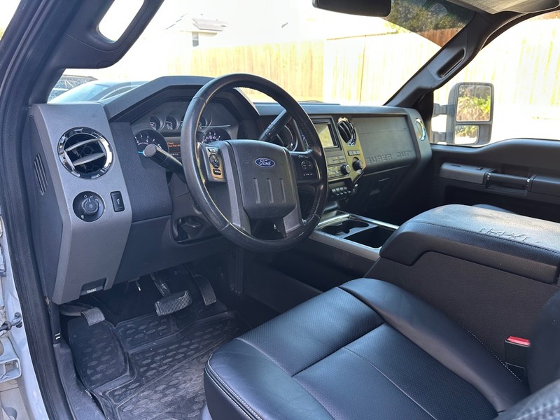 Ford Super Duty F-250 SRW Vehicle Full-screen Gallery Image 16