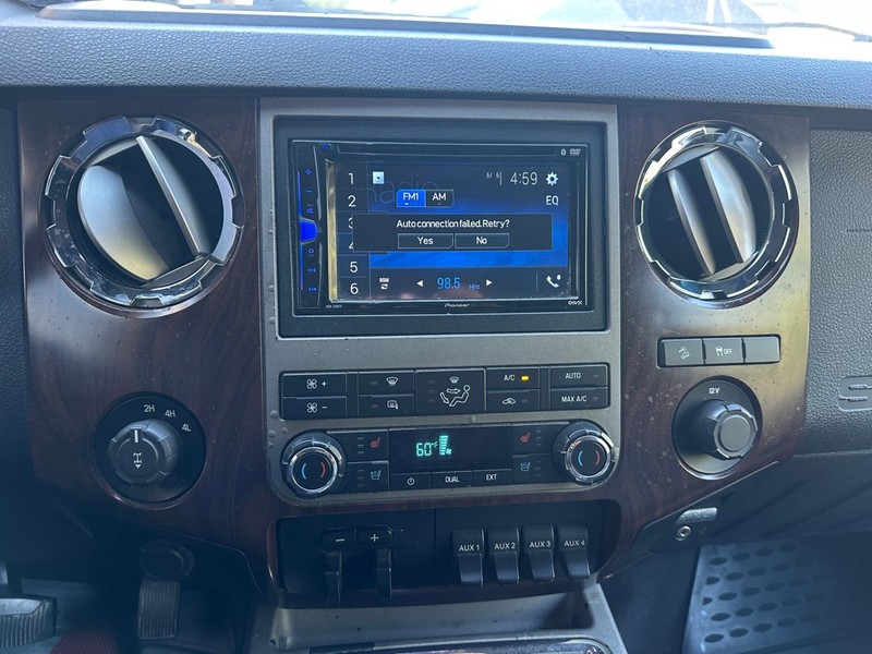 Ford Super Duty F-250 SRW Vehicle Full-screen Gallery Image 17