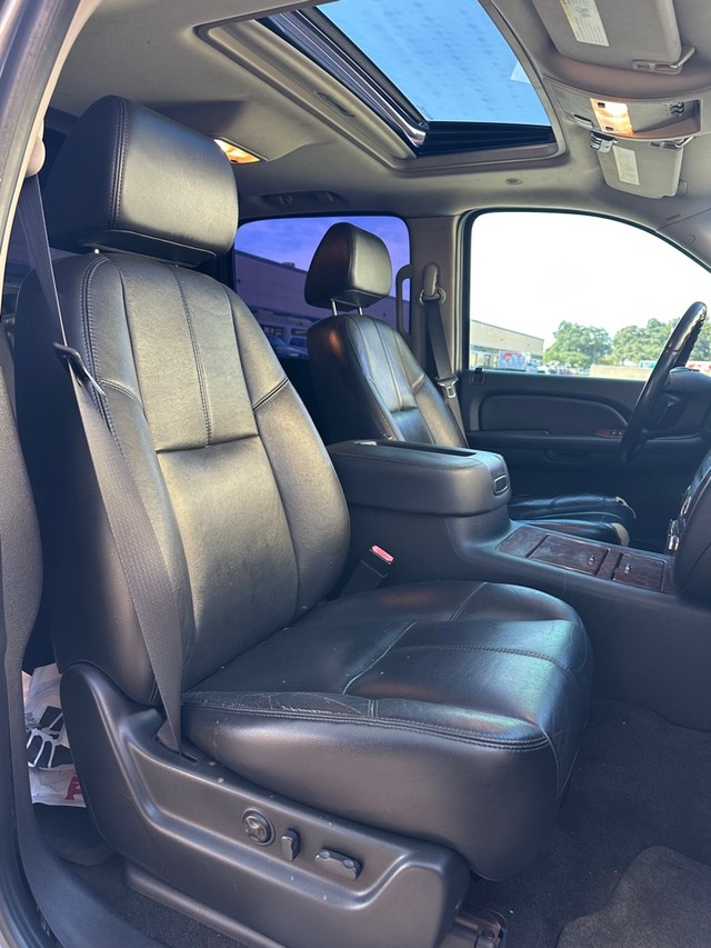 Chevrolet Avalanche Vehicle Full-screen Gallery Image 13