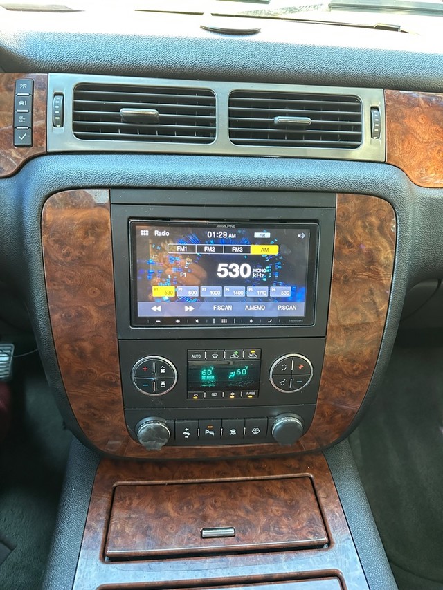 Chevrolet Avalanche Vehicle Full-screen Gallery Image 17