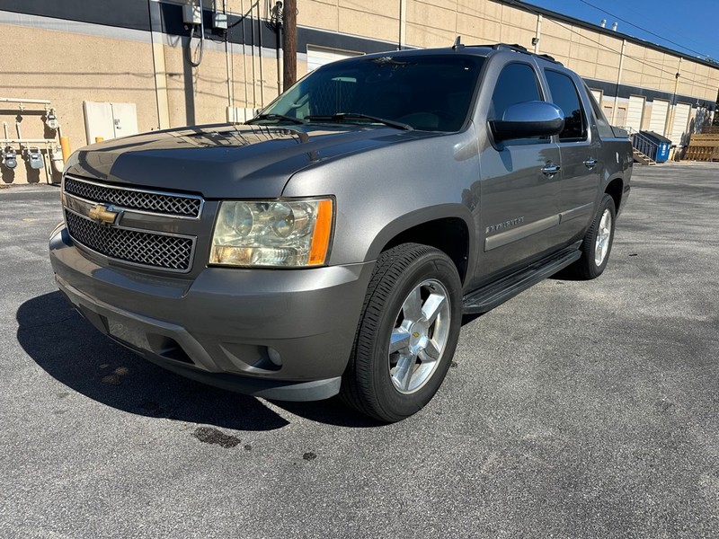 Chevrolet Avalanche Vehicle Full-screen Gallery Image 01