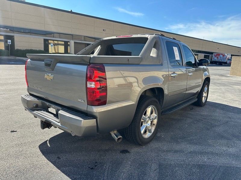 Chevrolet Avalanche Vehicle Full-screen Gallery Image 04