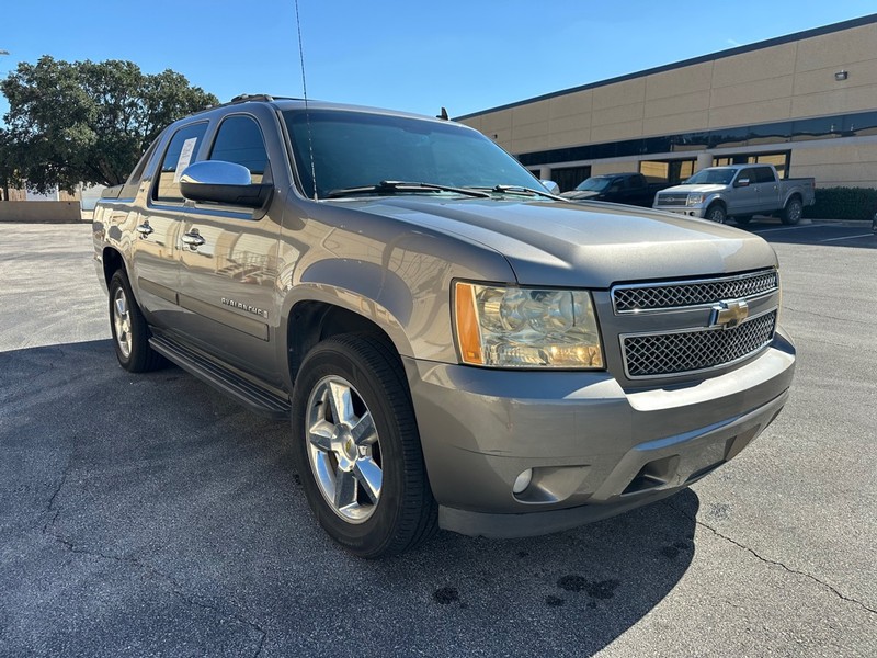 Chevrolet Avalanche Vehicle Full-screen Gallery Image 06