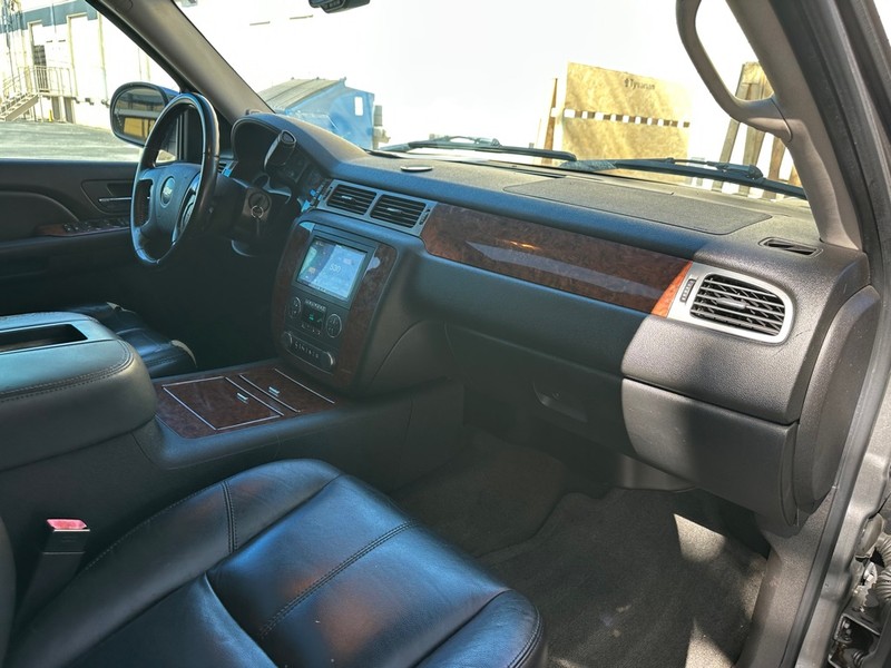 Chevrolet Avalanche Vehicle Full-screen Gallery Image 14