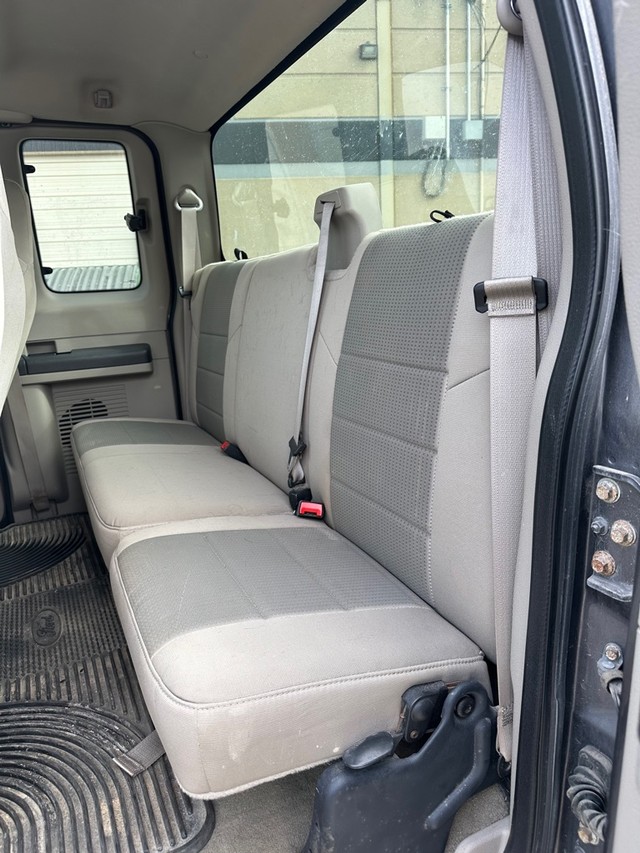 Ford Super Duty F-250 SRW Vehicle Full-screen Gallery Image 10