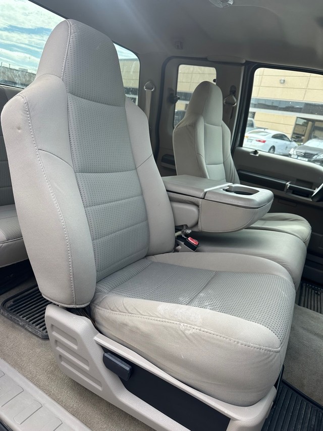 Ford Super Duty F-250 SRW Vehicle Full-screen Gallery Image 15