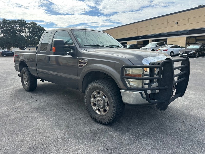 Ford Super Duty F-250 SRW Vehicle Full-screen Gallery Image 06