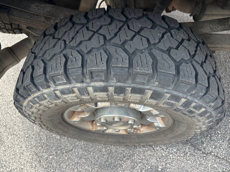 Ford Super Duty F-250 SRW Vehicle Full-screen Gallery Image 08
