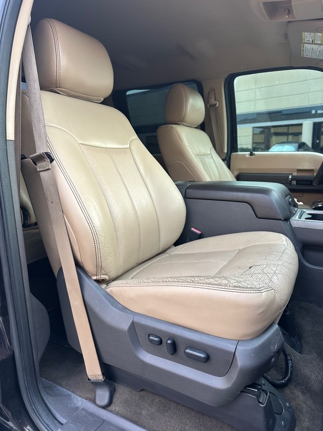 Ford Super Duty F-350 DRW Vehicle Full-screen Gallery Image 22