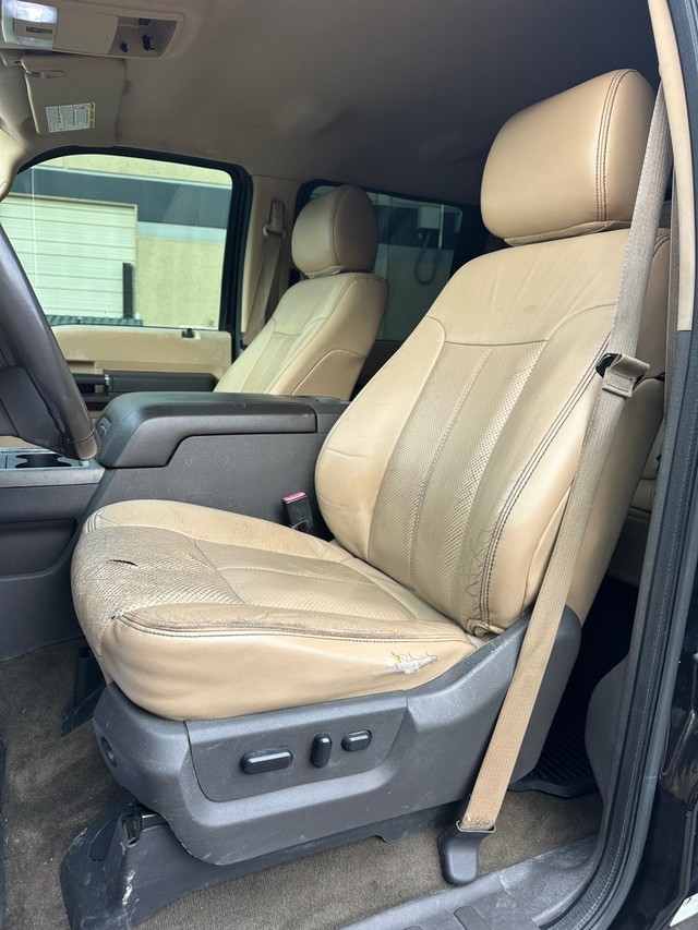 Ford Super Duty F-350 DRW Vehicle Full-screen Gallery Image 27