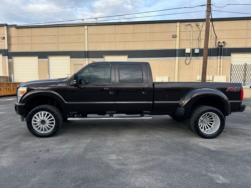 Ford Super Duty F-350 DRW Vehicle Full-screen Gallery Image 2