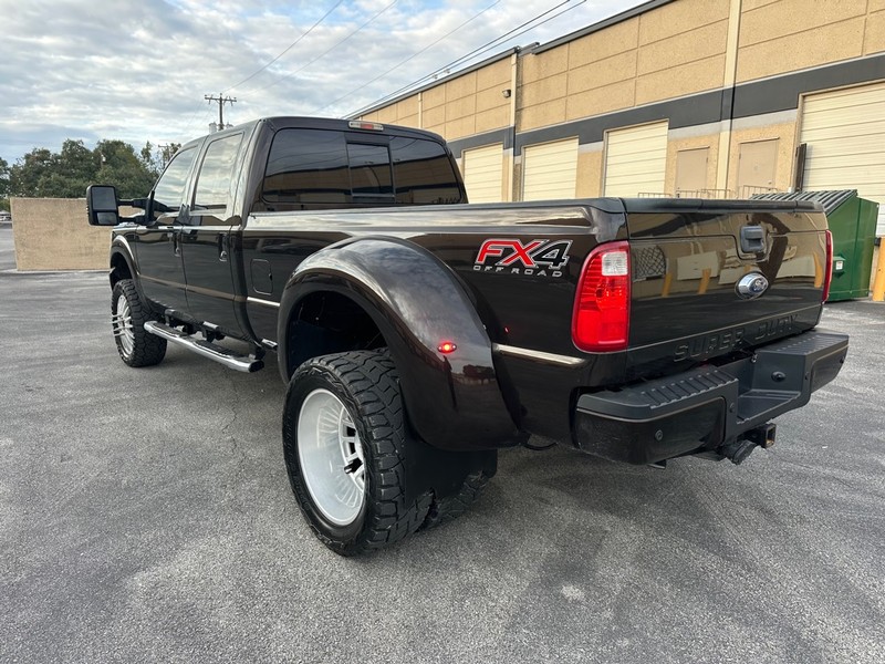 Ford Super Duty F-350 DRW Vehicle Full-screen Gallery Image 3