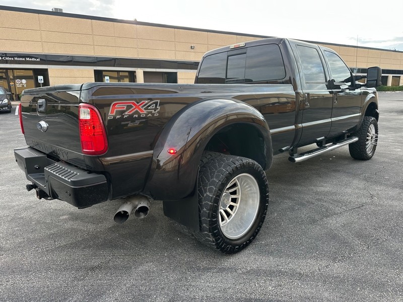 Ford Super Duty F-350 DRW Vehicle Full-screen Gallery Image 4