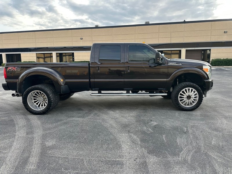 Ford Super Duty F-350 DRW Vehicle Full-screen Gallery Image 5