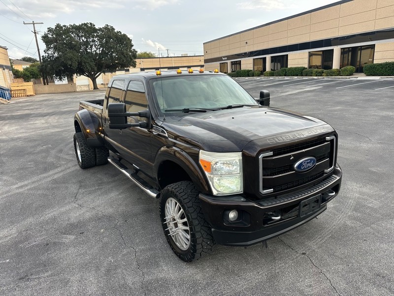 Ford Super Duty F-350 DRW Vehicle Full-screen Gallery Image 7