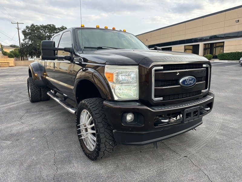 Ford Super Duty F-350 DRW Vehicle Full-screen Gallery Image 14