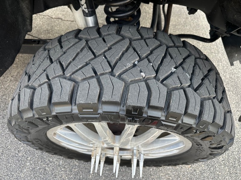Ford Super Duty F-350 DRW Vehicle Full-screen Gallery Image 16
