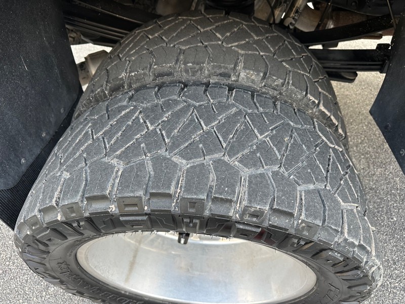 Ford Super Duty F-350 DRW Vehicle Full-screen Gallery Image 17