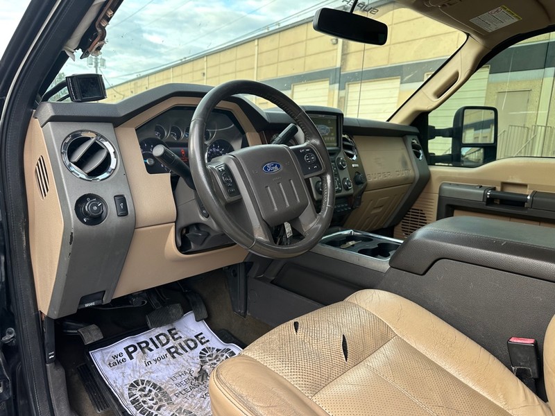 Ford Super Duty F-350 DRW Vehicle Full-screen Gallery Image 29