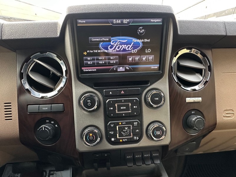 Ford Super Duty F-350 DRW Vehicle Full-screen Gallery Image 31