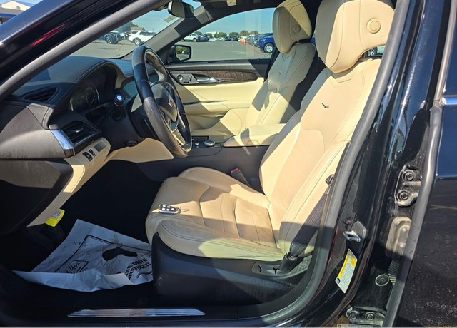 Cadillac CT6 Vehicle Full-screen Gallery Image 06