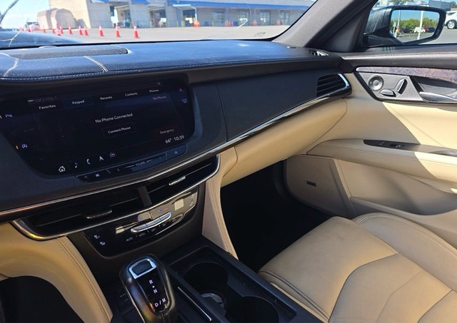 Cadillac CT6 Vehicle Full-screen Gallery Image 08