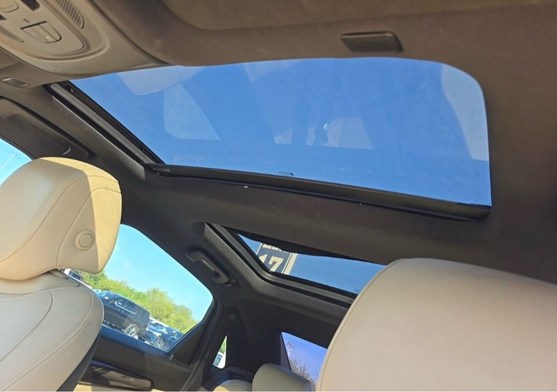 Cadillac CT6 Vehicle Full-screen Gallery Image 09