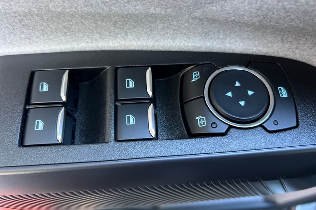 Ford Maverick Vehicle Full-screen Gallery Image 10