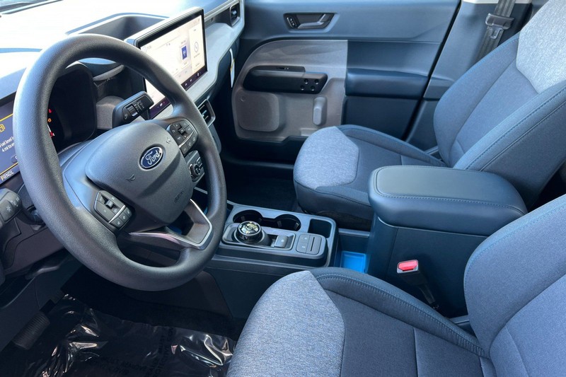 Ford Maverick Vehicle Full-screen Gallery Image 09