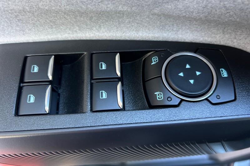 Ford Maverick Vehicle Full-screen Gallery Image 10