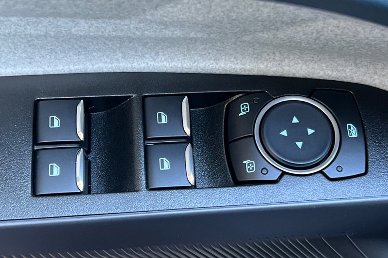 Ford Maverick Vehicle Full-screen Gallery Image 11