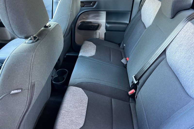 Ford Maverick Vehicle Full-screen Gallery Image 12