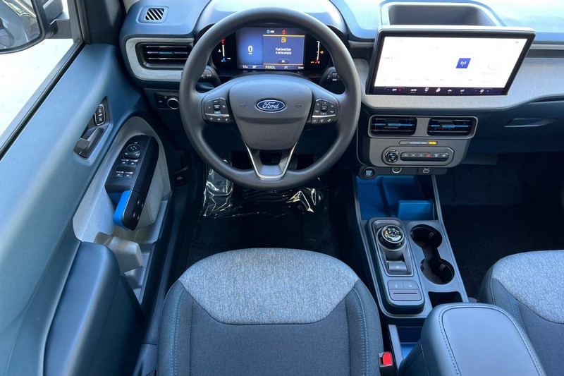 Ford Maverick Vehicle Full-screen Gallery Image 14