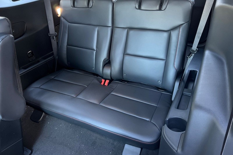 Ford Explorer Vehicle Full-screen Gallery Image 15