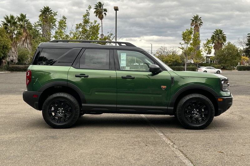 Ford Bronco Sport Vehicle Full-screen Gallery Image 02