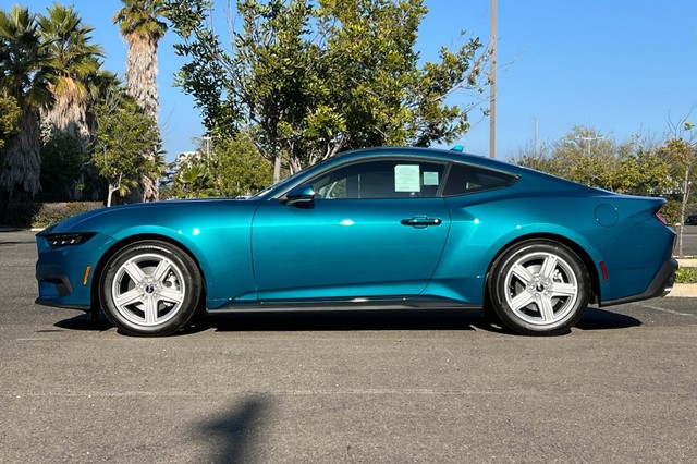 Ford Mustang Vehicle Full-screen Gallery Image 06