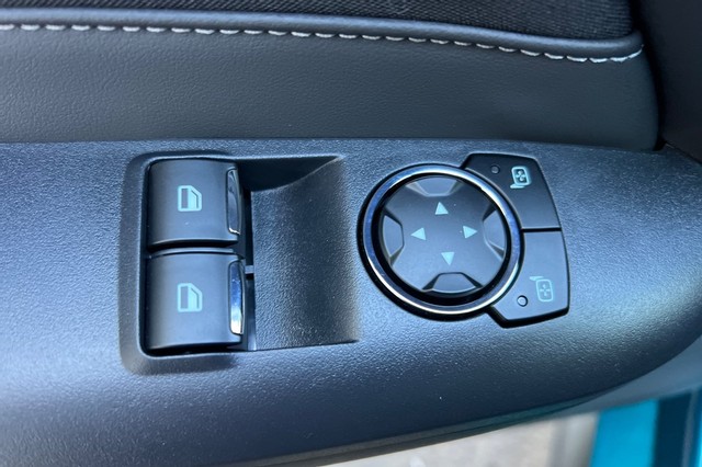 Ford Mustang Vehicle Full-screen Gallery Image 10