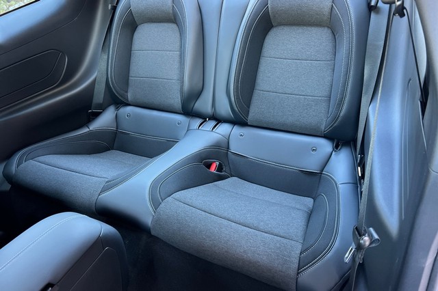 Ford Mustang Vehicle Full-screen Gallery Image 12