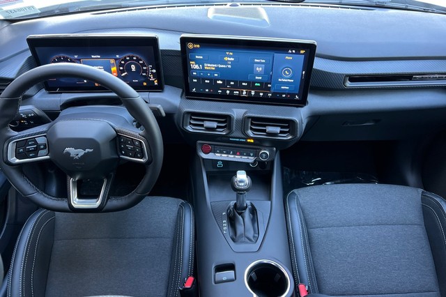 Ford Mustang Vehicle Full-screen Gallery Image 13