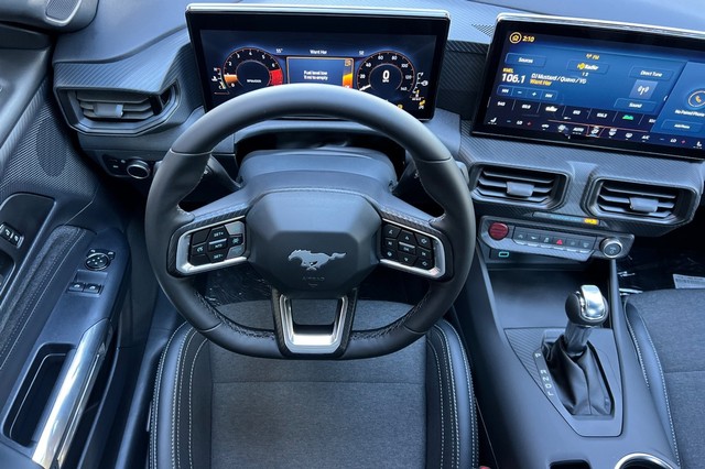 Ford Mustang Vehicle Full-screen Gallery Image 14