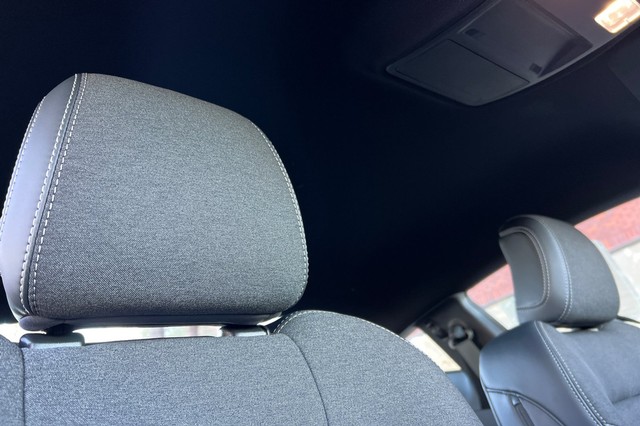 Ford Mustang Vehicle Full-screen Gallery Image 16