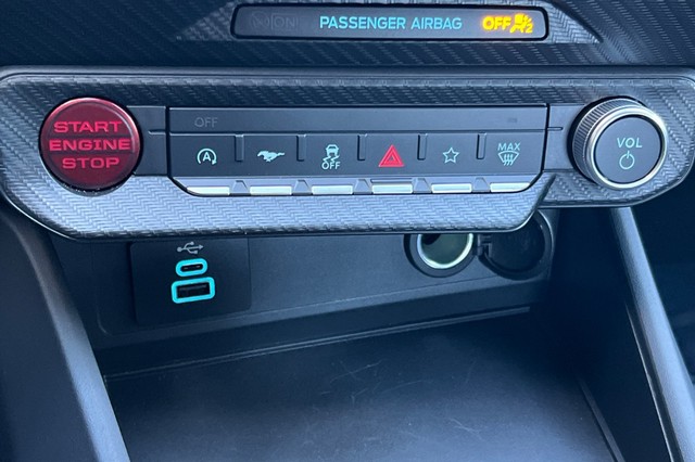 Ford Mustang Vehicle Full-screen Gallery Image 20