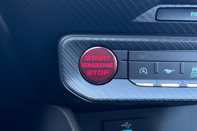 Ford Mustang Vehicle Full-screen Gallery Image 22