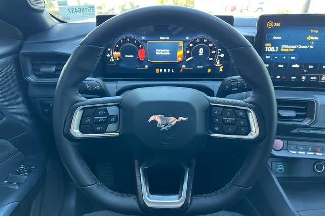 Ford Mustang Vehicle Full-screen Gallery Image 23