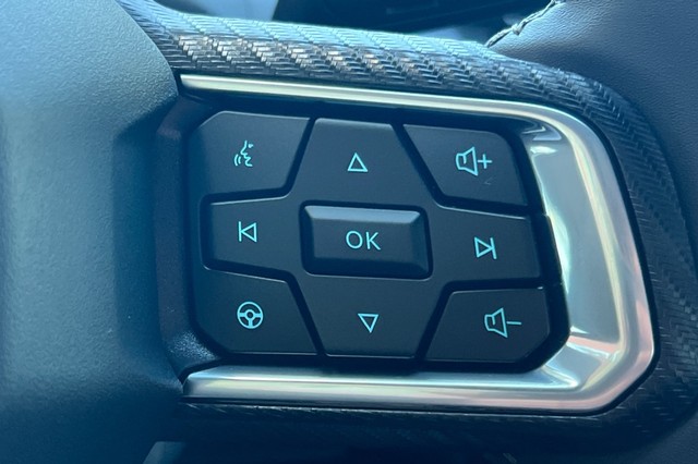 Ford Mustang Vehicle Full-screen Gallery Image 25