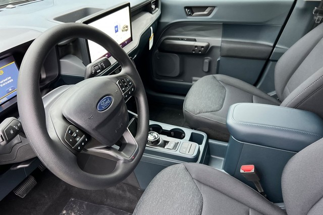 Ford Maverick Vehicle Full-screen Gallery Image 09