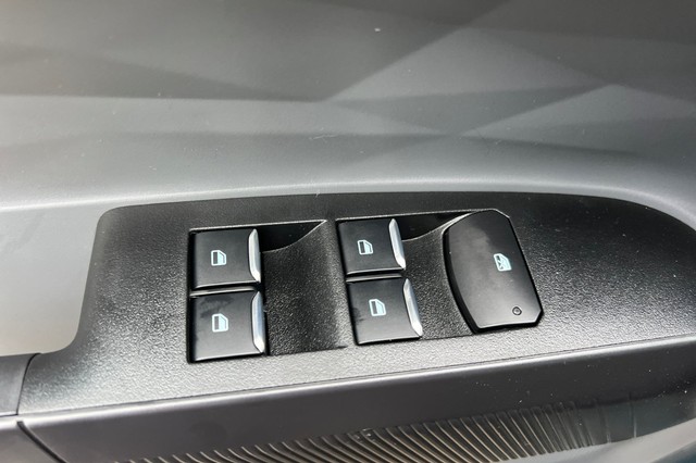 Ford Maverick Vehicle Full-screen Gallery Image 10