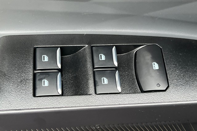 Ford Maverick Vehicle Full-screen Gallery Image 11