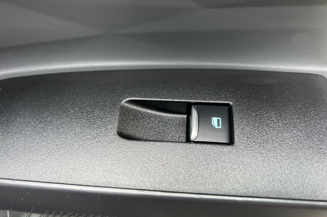 Ford Maverick Vehicle Full-screen Gallery Image 17