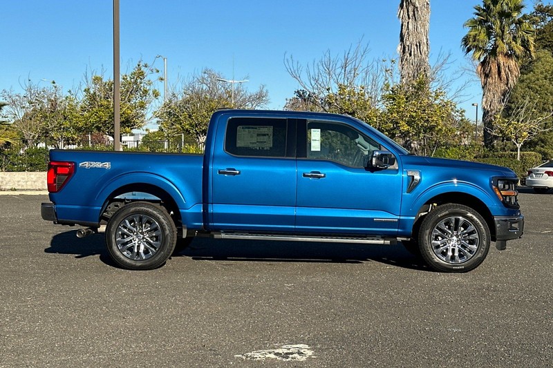 Ford F-150 Vehicle Full-screen Gallery Image 02